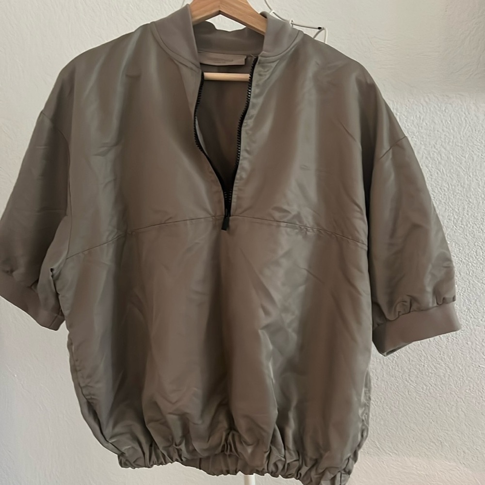 Fear of God Essentials  Taupe Men’s 1/2 Zip jacket XS